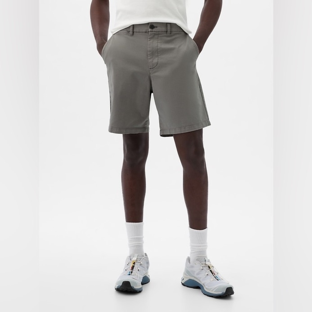 GAP MEN’S 10” TWILL SHORTS - GRAY SIZE 33 WAIST (PREOWNED)